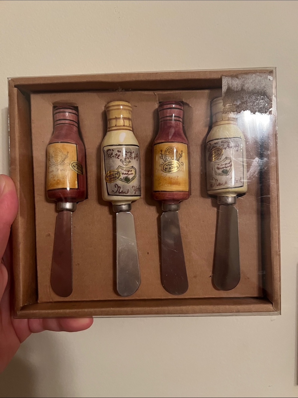 Set of 4 Vintage-Style Ceramic Handle Spreaders - Red, Yellow, Cream